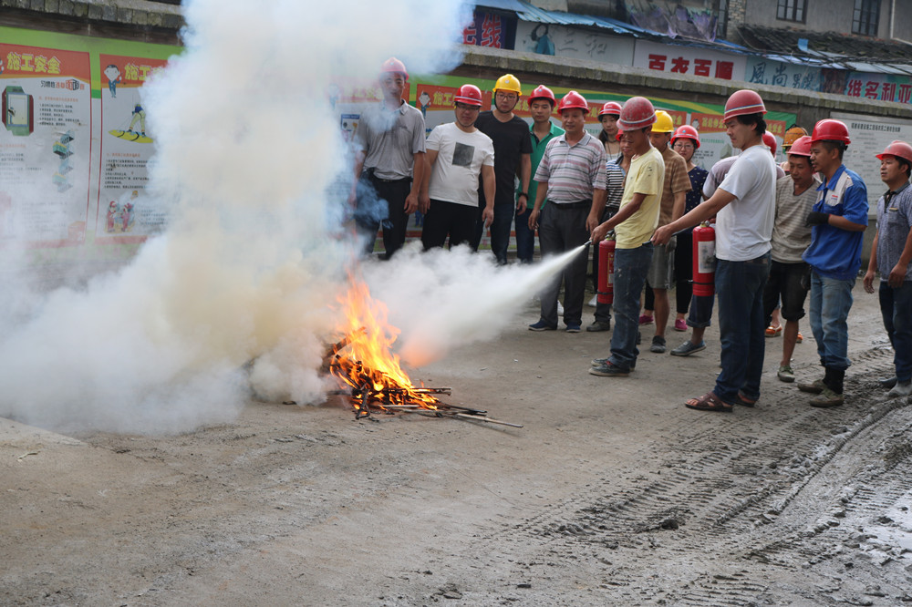 福建易順建筑工程有限公司“東升商城”工程2017年度《安全生產(chǎn)月》消防、救援應(yīng)急演練
