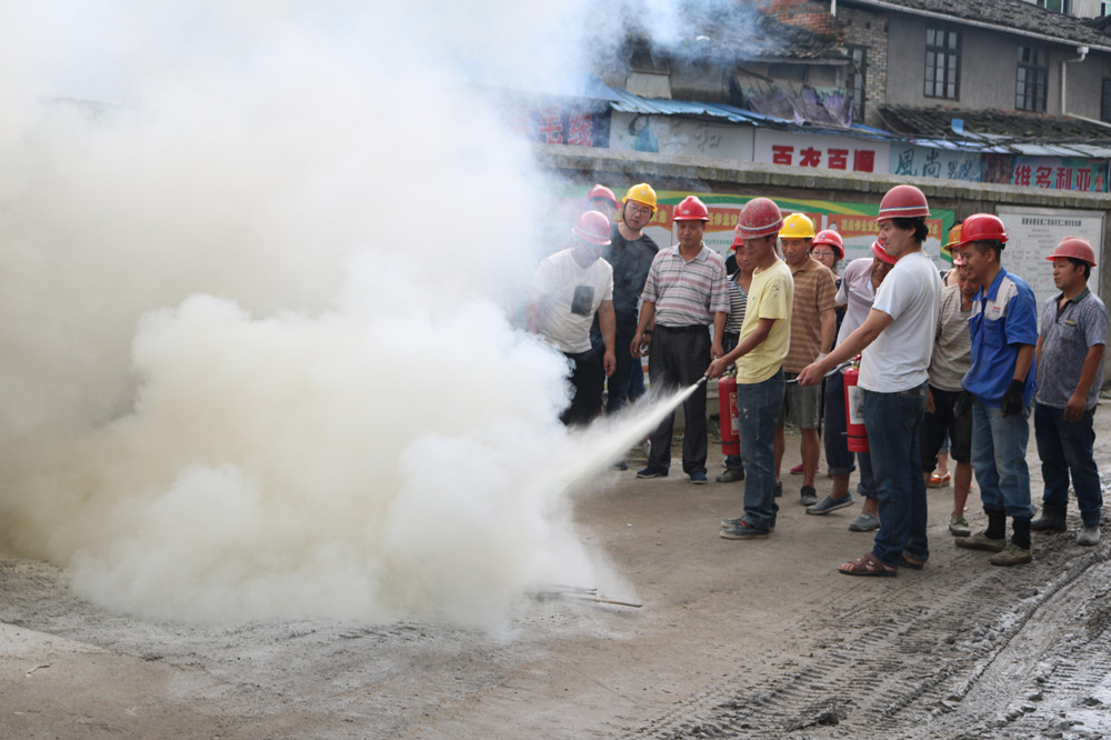 福建易順建筑工程有限公司“東升商城”工程2017年度《安全生產(chǎn)月》消防、救援應(yīng)急演練