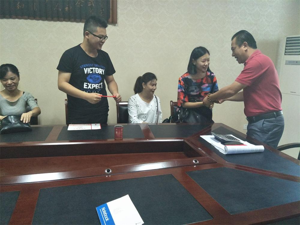 福建易順建筑工程有限公司2017年第一屆：“金秋助學(xué)，學(xué)子圓夢(mèng)，誠(chéng)信你我，感恩社會(huì)”