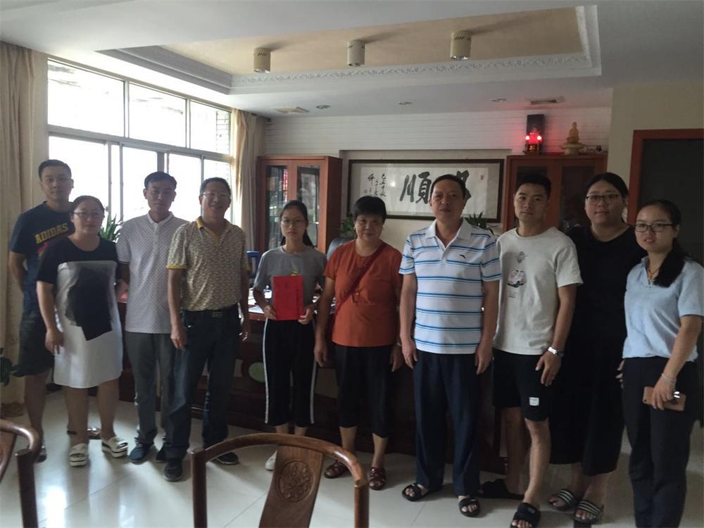 福建易順建筑工程有限公司2017年第一屆：“金秋助學(xué)，學(xué)子圓夢，誠信你我，感恩社會”