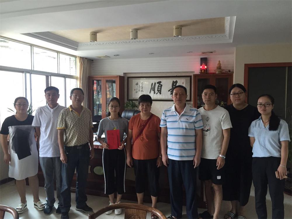 福建易順建筑工程有限公司2017年第一屆：“金秋助學(xué)，學(xué)子圓夢，誠信你我，感恩社會”