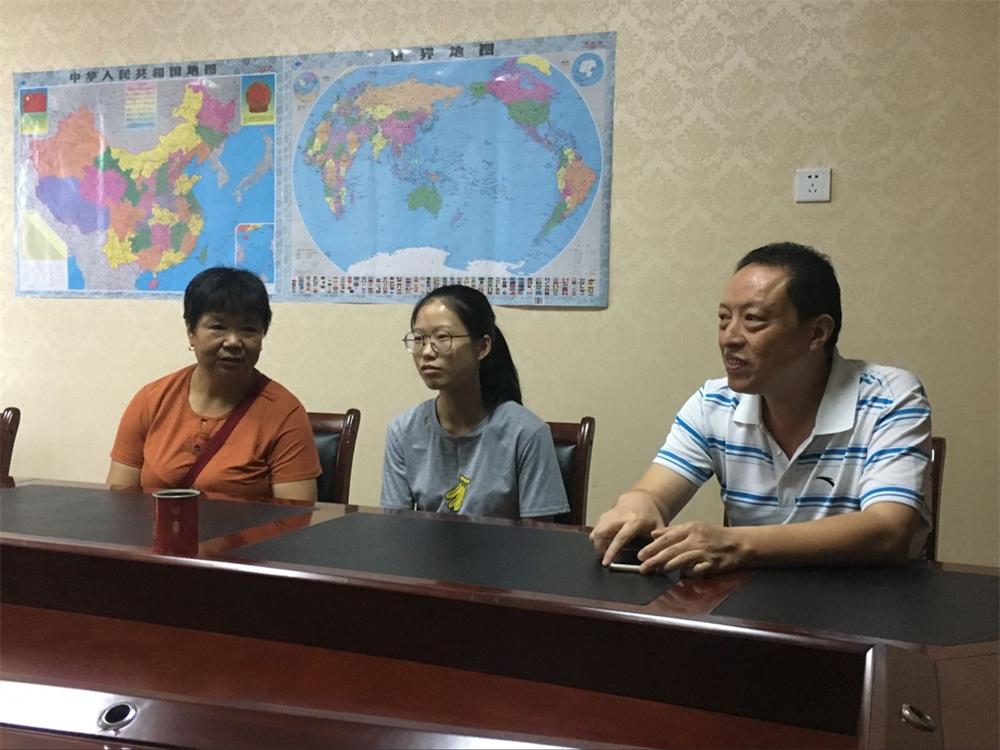 福建易順建筑工程有限公司2017年第一屆：“金秋助學(xué)，學(xué)子圓夢，誠信你我，感恩社會”