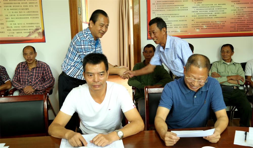 福建易順建筑工程有限公司“互動(dòng)聯(lián)動(dòng)、掛鉤幫扶”招沙甲村貧困戶捐贈(zèng)儀式