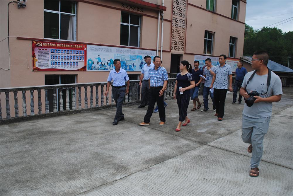 福建易順建筑工程有限公司“互動(dòng)聯(lián)動(dòng)、掛鉤幫扶”招沙甲村貧困戶捐贈(zèng)儀式