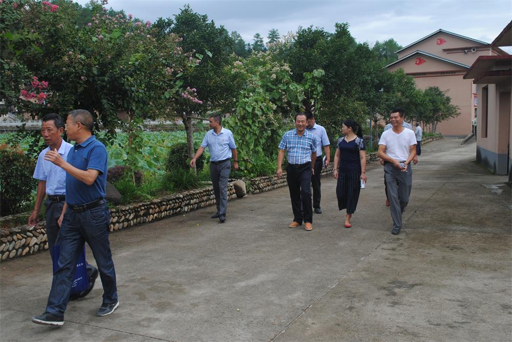 福建易順建筑工程有限公司“互動(dòng)聯(lián)動(dòng)、掛鉤幫扶”招沙甲村貧困戶捐贈(zèng)儀式