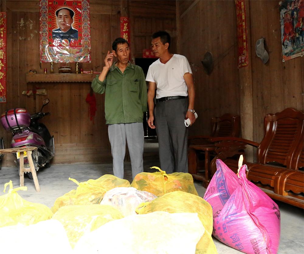 福建易順建筑工程有限公司“互動(dòng)聯(lián)動(dòng)、掛鉤幫扶”招沙甲村貧困戶捐贈(zèng)儀式