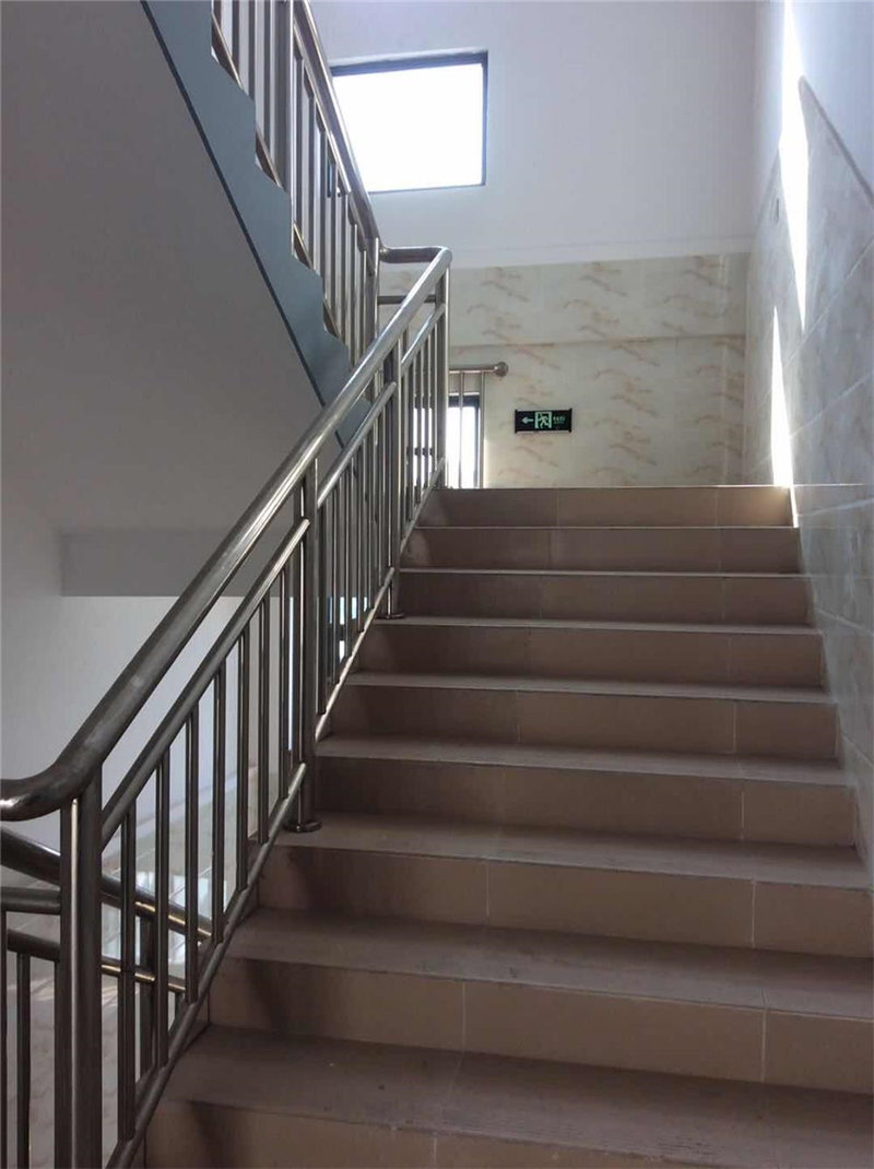 福建經(jīng)濟學(xué)校綜合實訓(xùn)樓圓滿完成竣工驗收