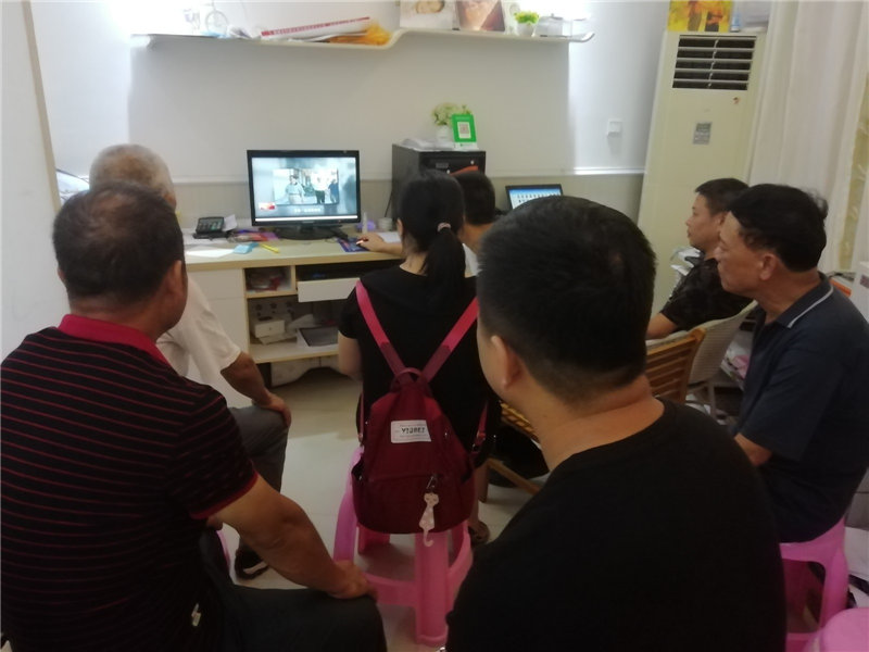 全體黨員觀看【我們的初心--“不忘初心,牢記使命”】主題節(jié)目