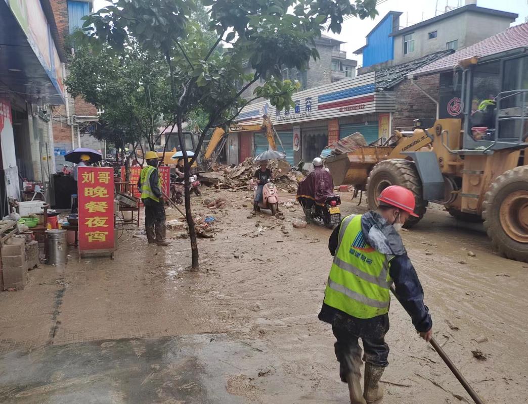 洪災過后，加緊清淤