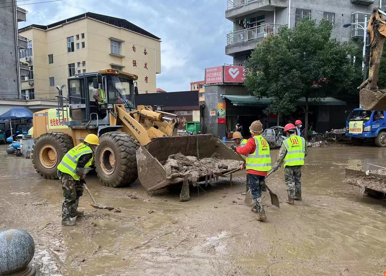 洪災過后，加緊清淤