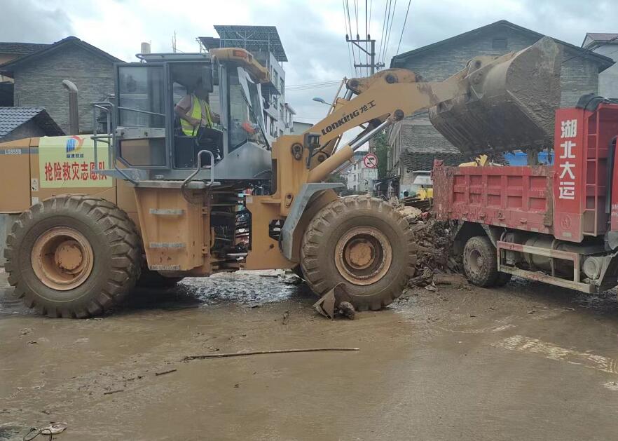 洪災過后，加緊清淤