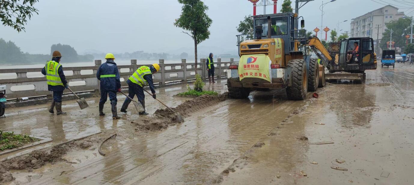 洪災過后，加緊清淤