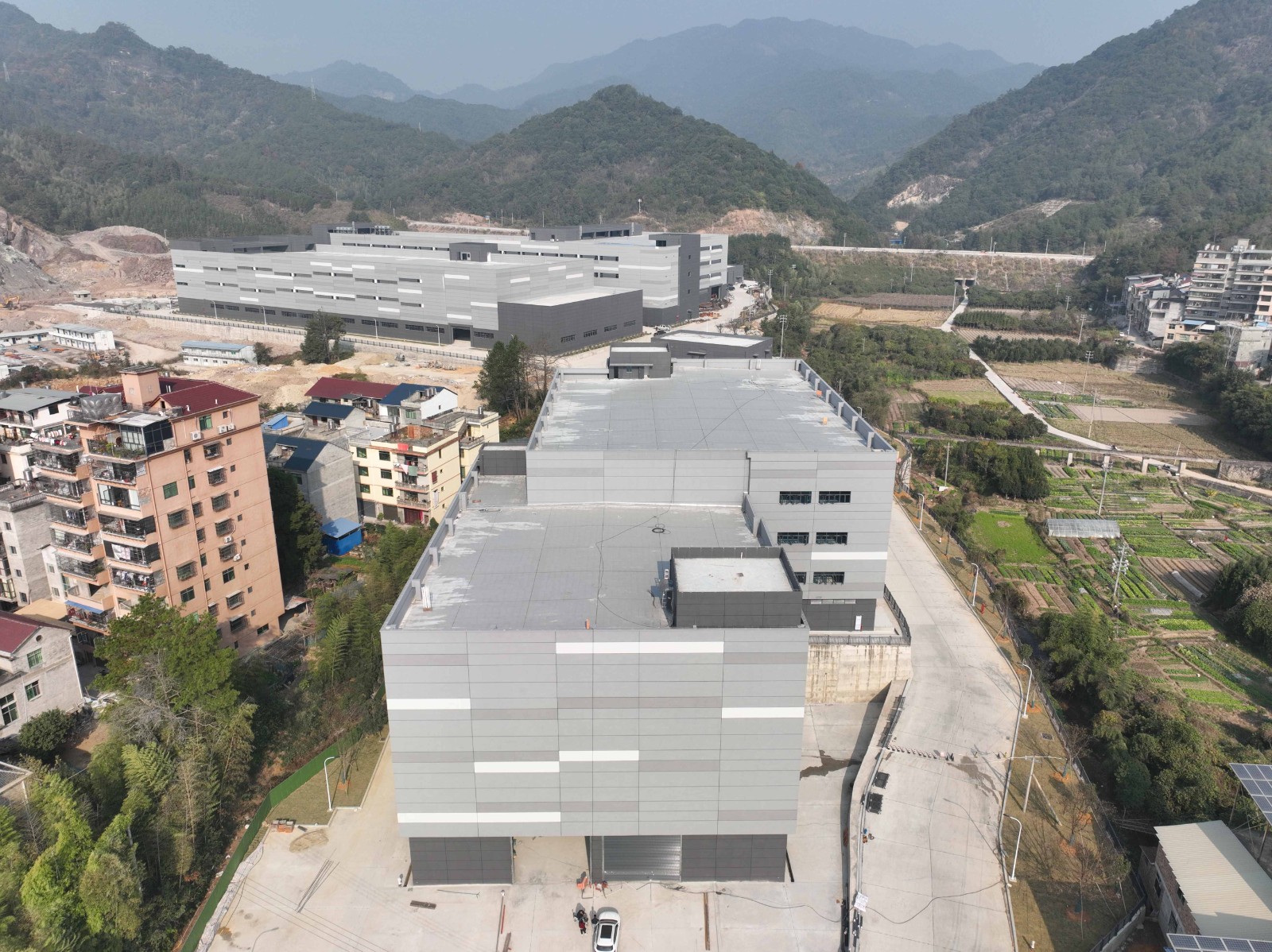 福建松溪經(jīng)濟(jì)開發(fā)區(qū)東園新型紡織專業(yè)園標(biāo)準(zhǔn)化廠房項(xiàng)目一期已完工,準(zhǔn)備驗(yàn)收