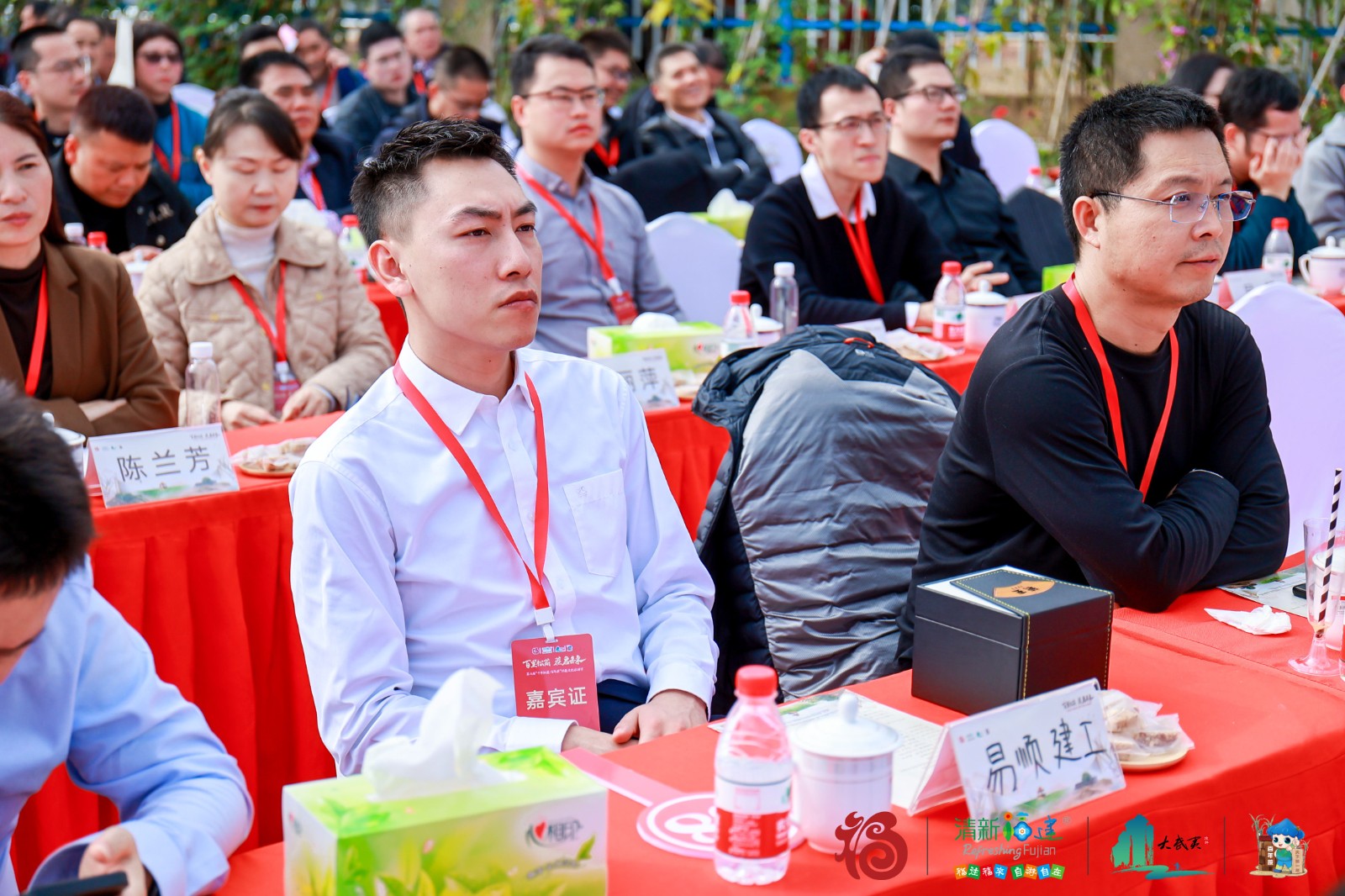 易順建工集團總經理李晉恒以高價斬獲“糖王”桂冠,助力萬前村貧困村民