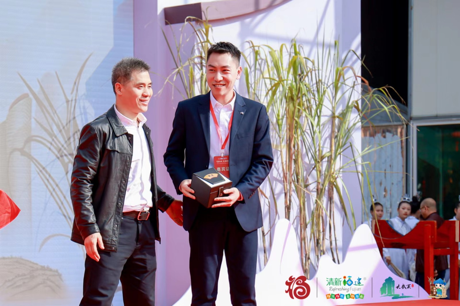 易順建工集團總經理李晉恒以高價斬獲“糖王”桂冠,助力萬前村貧困村民