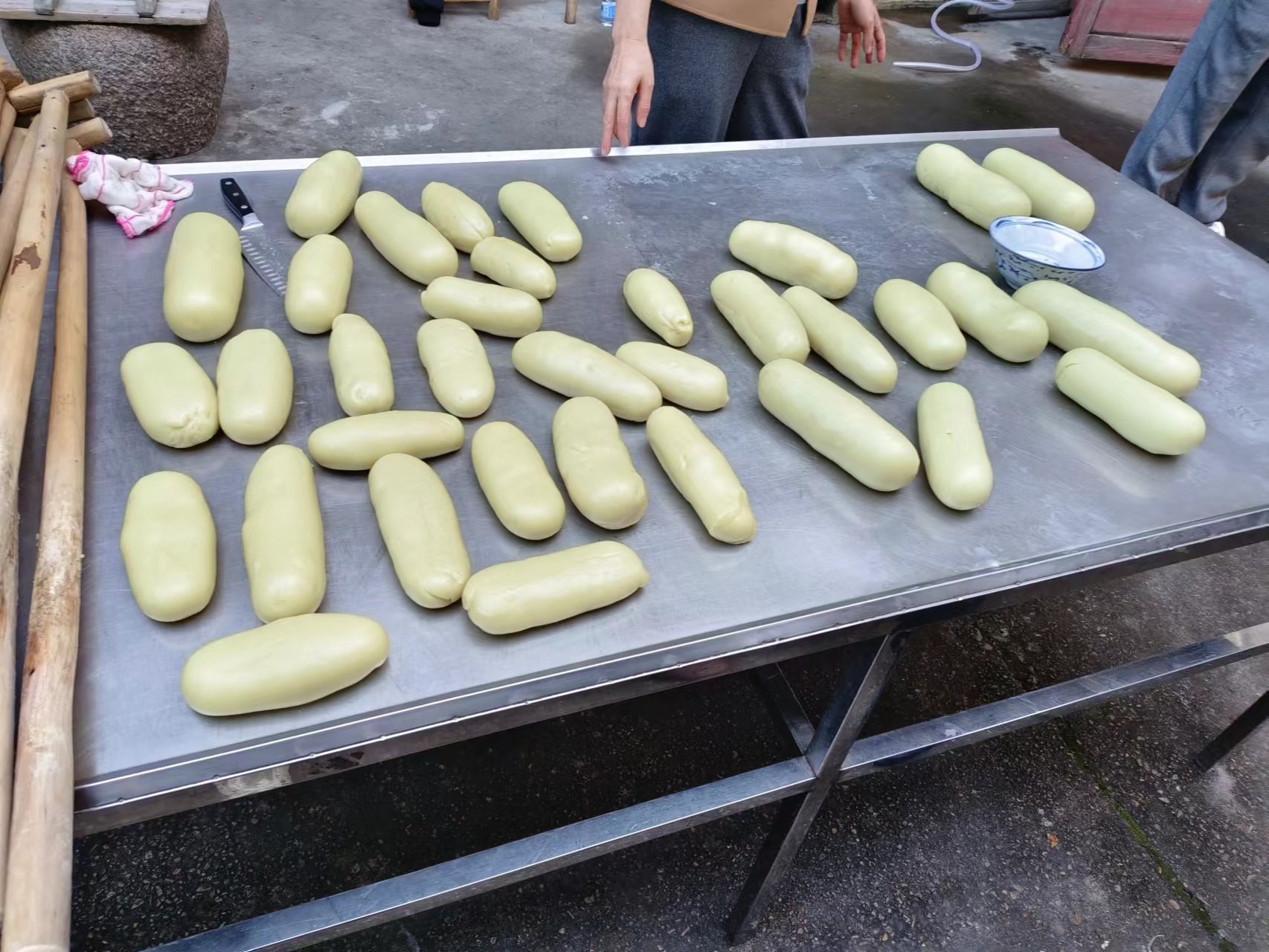 易順建工集團(tuán):體驗(yàn)黃粿制作,傳承傳統(tǒng)文化