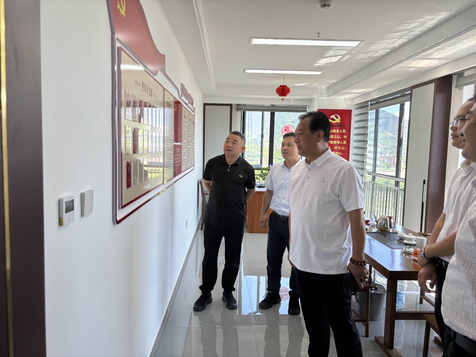 南平市住建局領(lǐng)導(dǎo)蒞臨易順建工集團(tuán)有限公司,共話建筑行業(yè)新機(jī)遇與挑戰(zhàn)