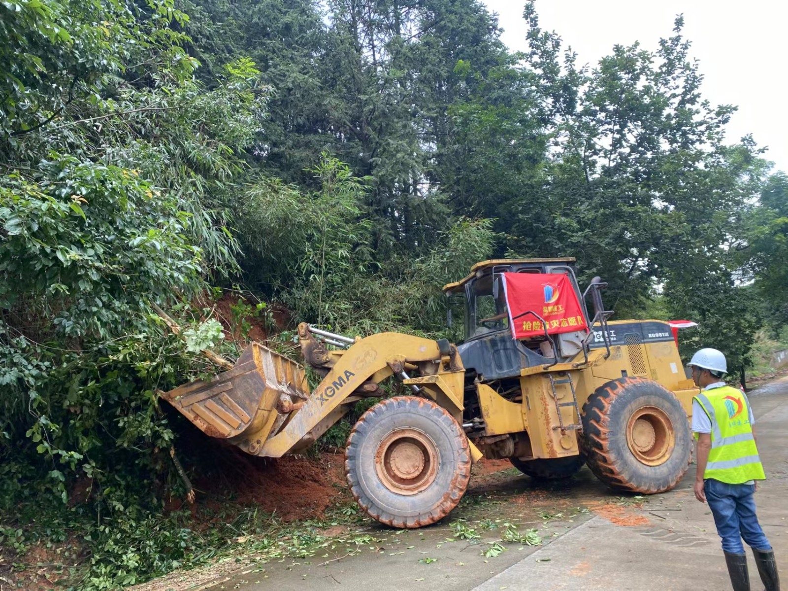 易順搶險(xiǎn)顯擔(dān)當(dāng),傳遞社會正能量