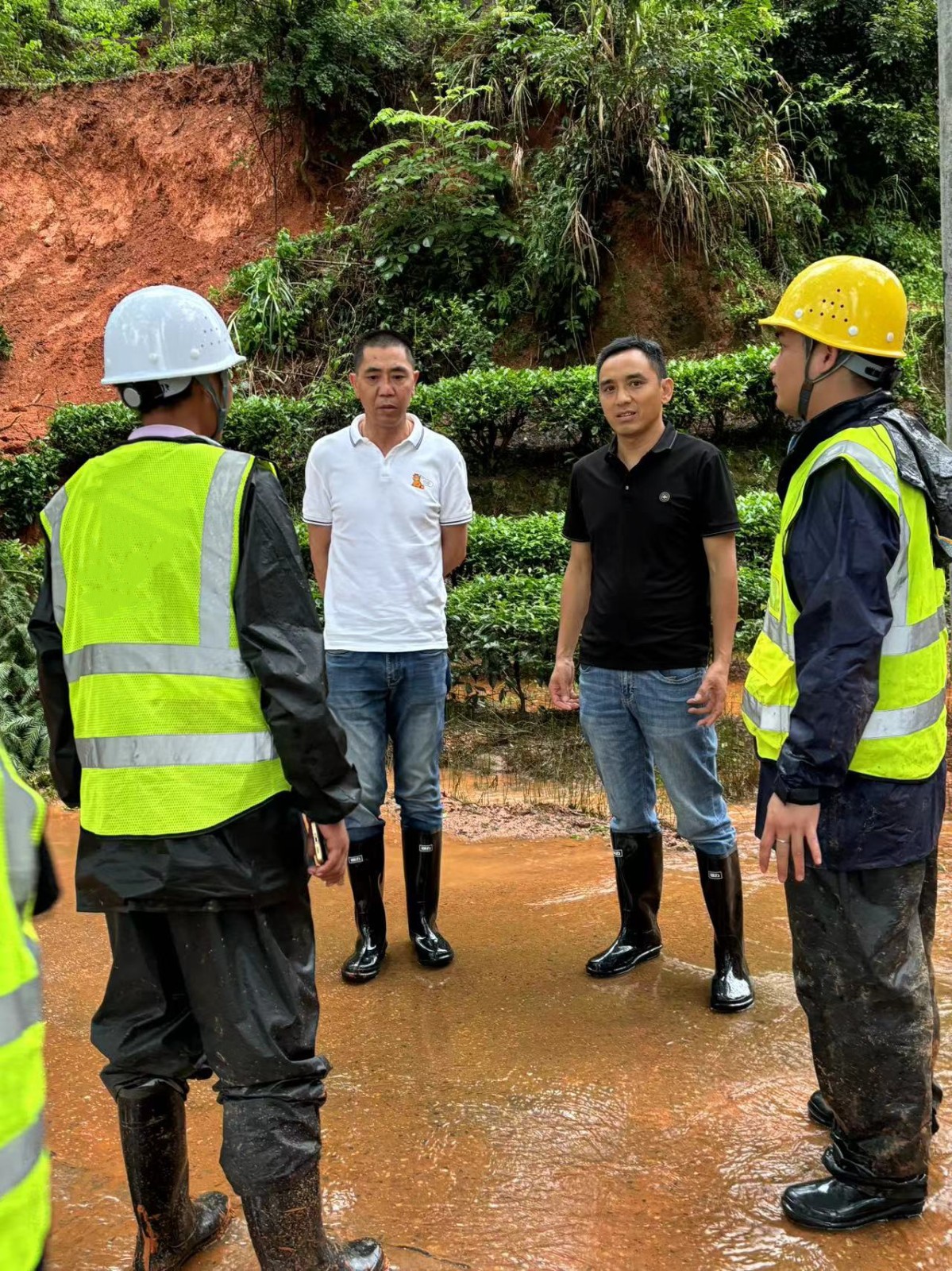 易順搶險(xiǎn)顯擔(dān)當(dāng),傳遞社會正能量