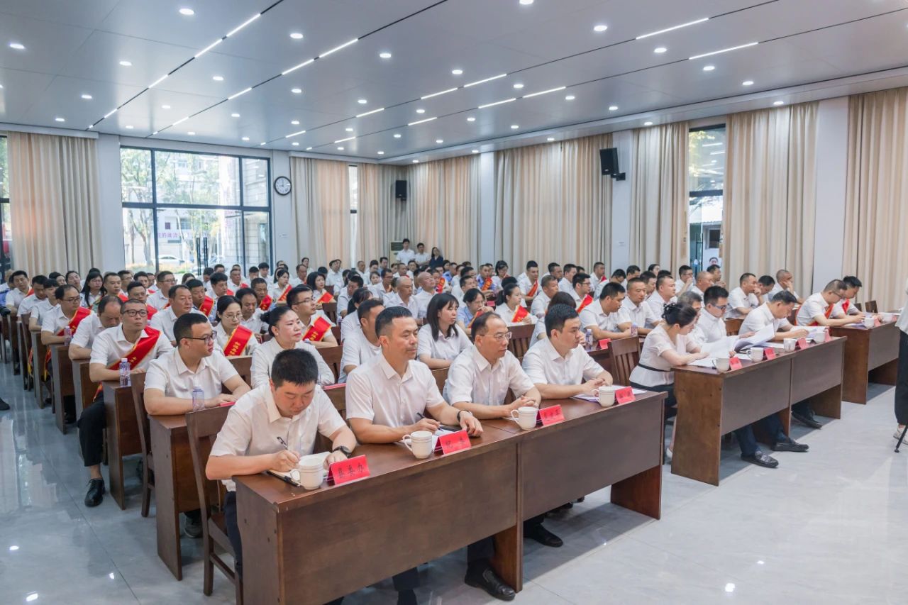 喜報！易順建工集團與總經(jīng)理李晉恒雙雙榮獲松溪縣“6·9”極端暴雨洪澇災(zāi)害防御優(yōu)秀表彰。