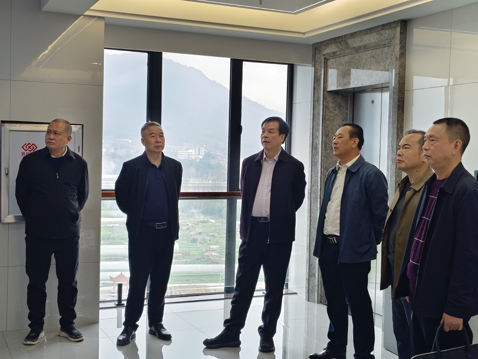 南平市企聯(lián)梁廉榮會(huì)長一行走訪易順建工集團(tuán)有限公司