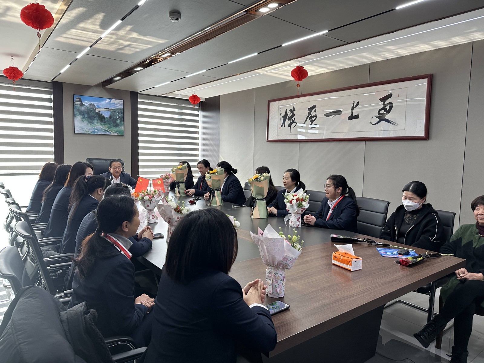 “同心協(xié)力 乘風(fēng)破浪 巾幗力量,再創(chuàng)輝煌”易順建工集團(tuán)舉行婦女節(jié)慶祝大會(huì)